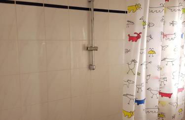 Cosy Accommodation - very central - Photo 16