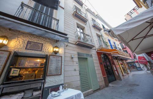 Awesome Penthouse - Photo 36