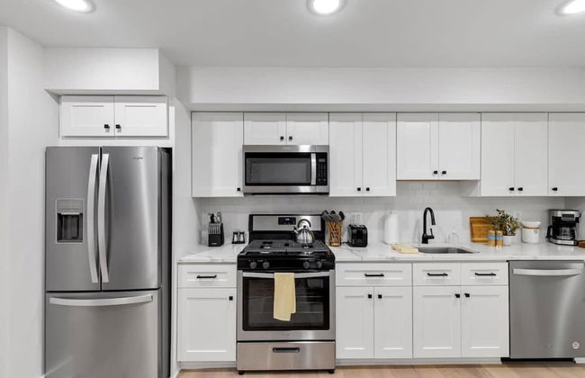 Excellent 2-br Condo in Hip Area of DC - Photo 5