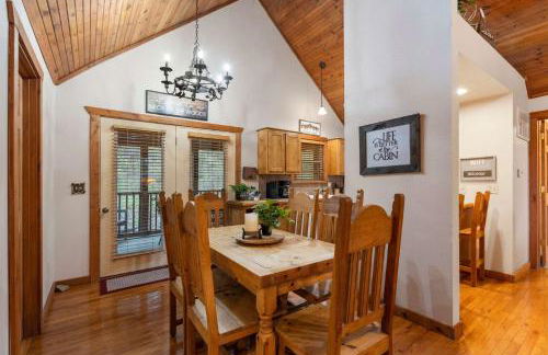 Simon's Treetop Cabin - 2 BDR in Popular Resort - Foto 15