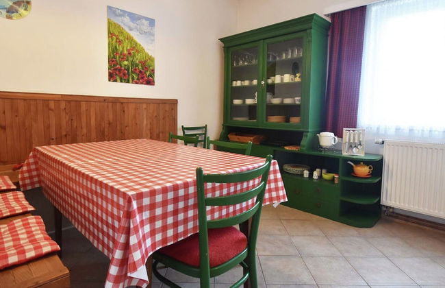 Serene Holiday Home in Mladé Buky with Private Pool and Trampoline - Foto 23