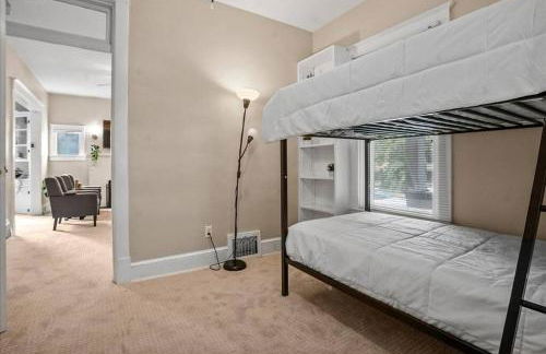 Entire Spacious Home Near DC - Photo 15