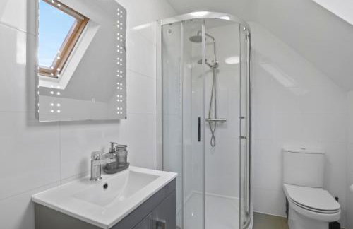 Modern Apartment I Self Check-in I Wi-Fi I Free Private Parking I Sleeps 3 - Foto 15