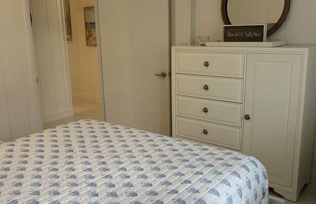 Beautiful Updated Stilted Home Makes For A Super Getaway. 3 Bedroom Home by RedAwning - Foto 11