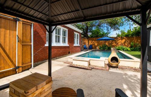 Charming home with pool, enclosed yard, patio & great Woodlawn Lake location - Foto 72