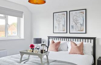 Woking -Garden Driveway Parking 4Bed - Photo 15