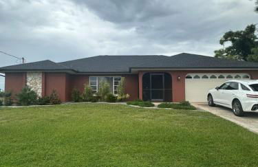 Heated pool with canal views - Foto 13