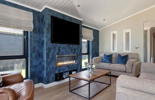 Dewin Bach - Luxury Lodge, Hot Tub, Close to Beach - Photo 1