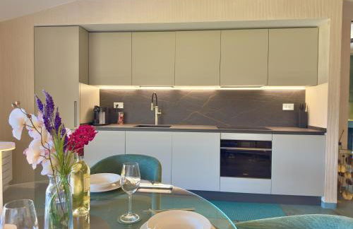 Luxury Seafront Apartment - Beach Access - Parking & WiFi - by Coral Property - Foto 20