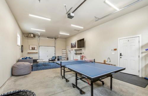 Mountain Retreat with Hot Tub, Game Room and Yard home - Foto 34