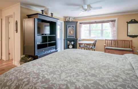 Bayfront History - Anchor Pier Lodge - Photo 11