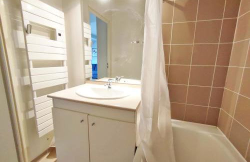 Le Flocon, T2, wifi, vue montagne, parking gratuit, 4 personnes - Foto 5