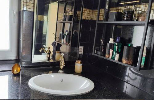 Zimmer HomeOffice Küche WLAN TV mit Terrasse&Grill +Fahrrad - Foto 5