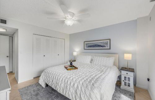 Walkout condo with beach access, pool and pickleball - Foto 19