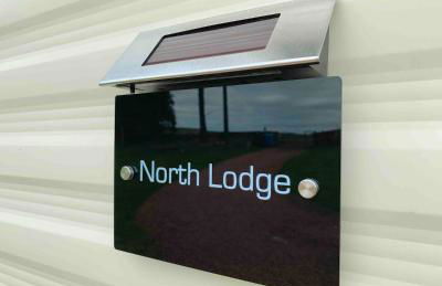 Lovely Semi-rural Caravan & Hot Tub - Sleeps Fam 6 - Photo 41