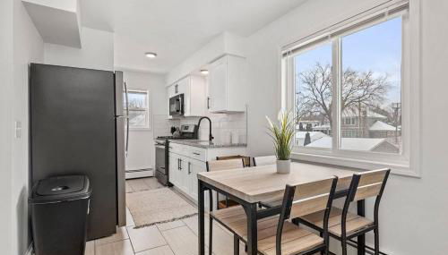 2nd Floor, Corner unit ft. King Bed - Workspace - Foto 3