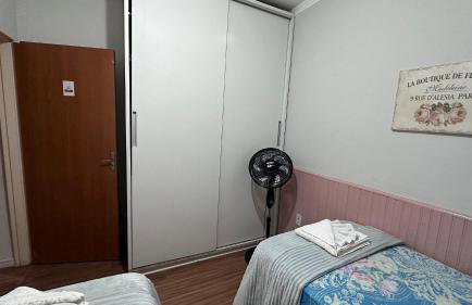 Casa do Rosa - Piscina Aquecida - Churrasqueira - 8 pessoas - SJBV - Foto 8