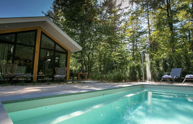 Luxury Lodge With Private Swimming Pool - Photo 1