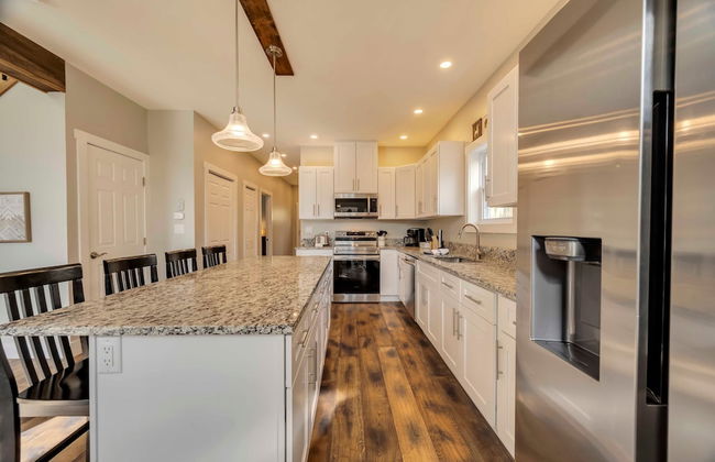 Bear Creek Bliss by Avantstay Sleeps 16 Game Room Deck Fire Pit - Photo 14