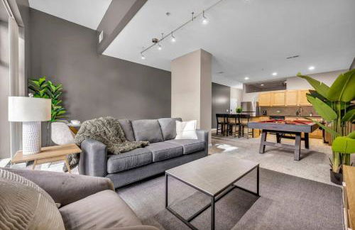 HUGE Luxe Downtown Flat: Pool Table & Parking - Foto 27