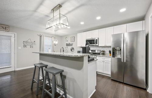 Lots of Hot Spots & Activities Near This Townhome - Foto 3