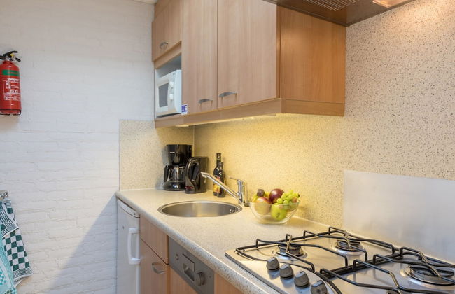 Bungalow in Netherlands With Bubble Bath - Photo 3