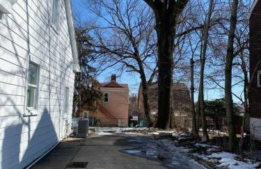 Updated & Comfy Bungalow with Parking Easy Access - Foto 25