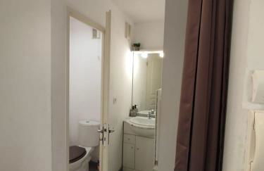 Essential Near stadium Air conditioning et Private parking - Foto 5