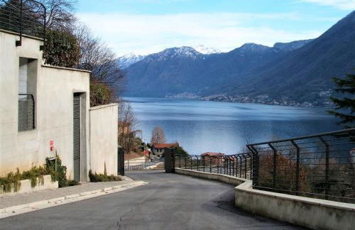 Green & Lake Home - Photo 8