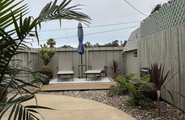 Seaside Garden Escape, A Stroll to the Beach! - Foto 28