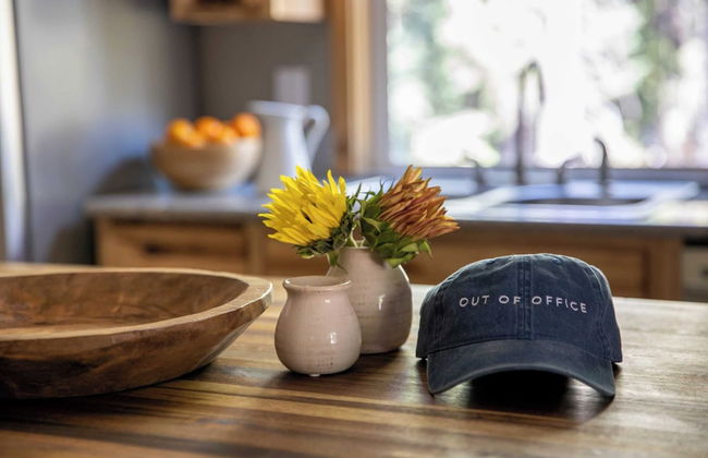 Sweet Pine Deck + Hot Tub, Cozy Modern Interior Close to Ski Resort! - Foto 12