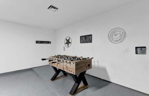 Pool Villa- Near Airport & Downtown, Fire Pit, Foosball - Foto 33