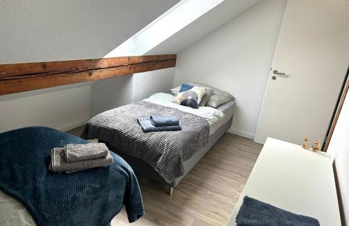 LGH-Moderne, ruhige Wohnung, Nähe zum Flughafen und Autobahn, 24h-self-check-in, vollausgestattet, DisneyPlus, Waschmaschine - Foto 7