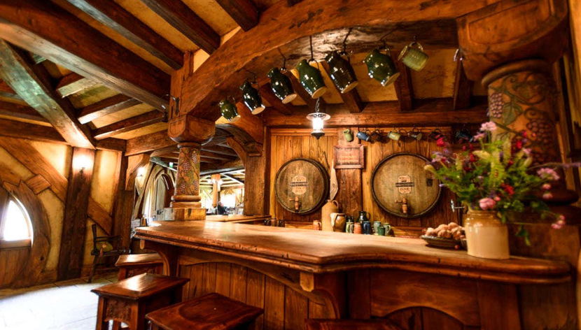 À l'intérieur de l'Auberge du Dragon Vert