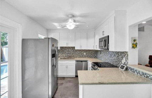 Chic Victoria Park Villa with Heated Pool and Spa - Foto 27