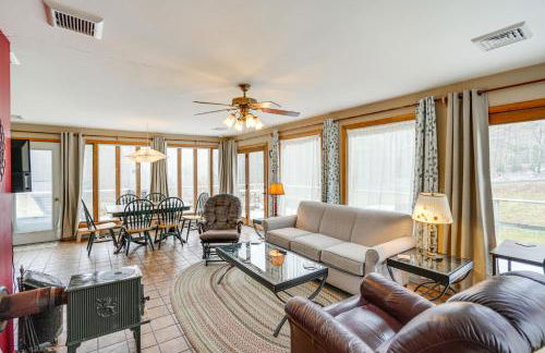 Hawley Home with Deck 4 Mi to Berkshire East Resort - Foto 2