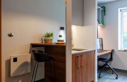 Students Only Straits Egham - 40 mins to Waterloo - Direct Bus to Heathrow - Foto 21