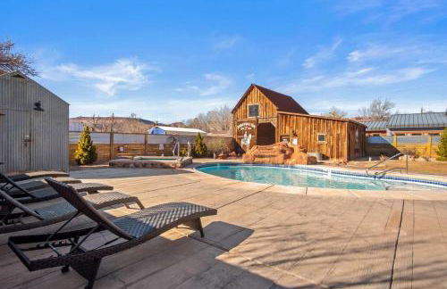 Timber & Tin D 2Bed 2Bath w Pool & Rooftop Deck - Foto 64