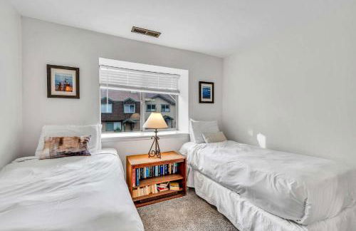 Modern 3BD -Walk to Lake & Beach - Foto 24