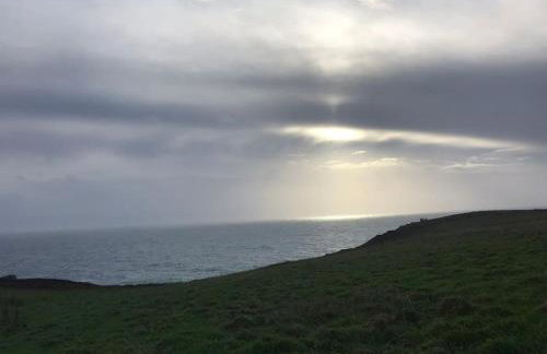 DRIFTWOOD - Super 1 Bedroom Home with Sea Views - Photo 37