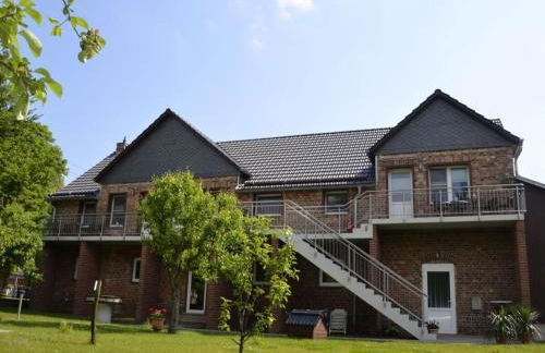 Pear - On the Fruit Tree - Foto 1