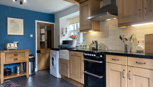 Alnwick Holiday House - Charming, Historic, Central Alnwick with Courtyard - Foto 4, stove, dishwasher, toaster