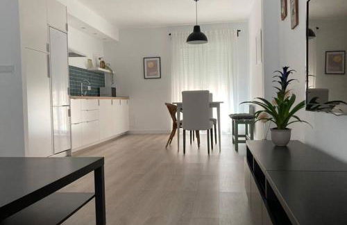 Piso nuevo, céntrico y tranquilo - Foto 3