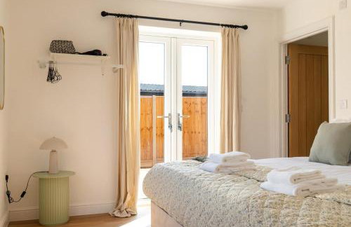 Stylish 2-Bedroom Stay with All Comforts of Home # 2 - Foto 11