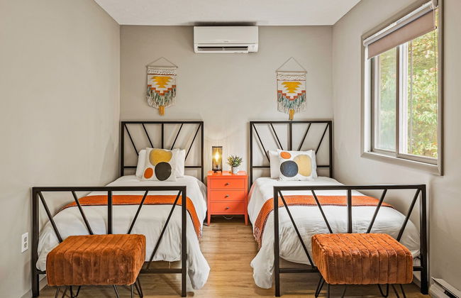 Emerald Bluff by Avantstay Lake Views Deck Fire Pit Game Room - Photo 36