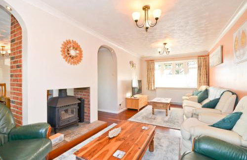 Dassia-Rural Bungalow, Dog Friendly with Hot Tub Near Gurnard - Foto 3