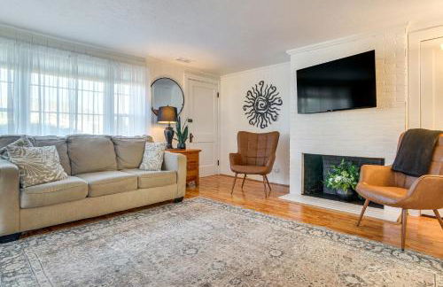 Steps to Eats and Craigville Beach! Cape Cod Cottage - Foto 5