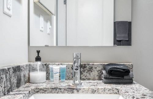 Modern Mass Ave 1BR Apartment with Kitchen - Foto 42