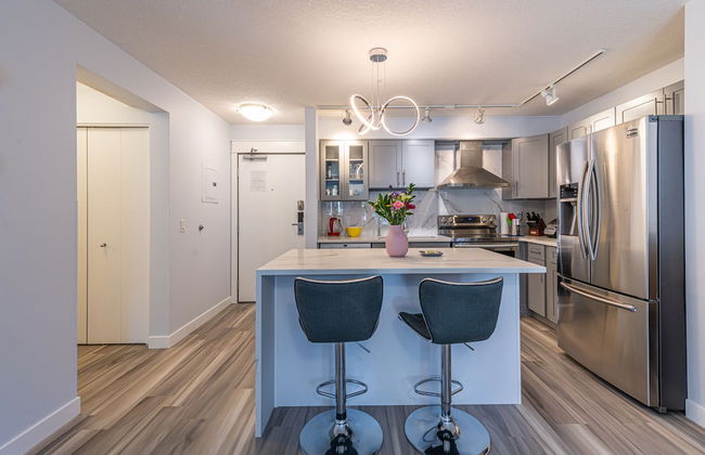 Luxurious Honeymoon & Anniversary Suite - Photo 2