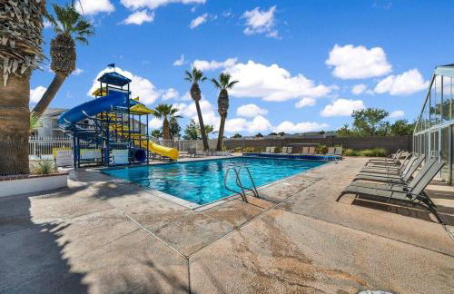 Modern Resort Condo - Pools, Courts & Scenic Views - Foto 2